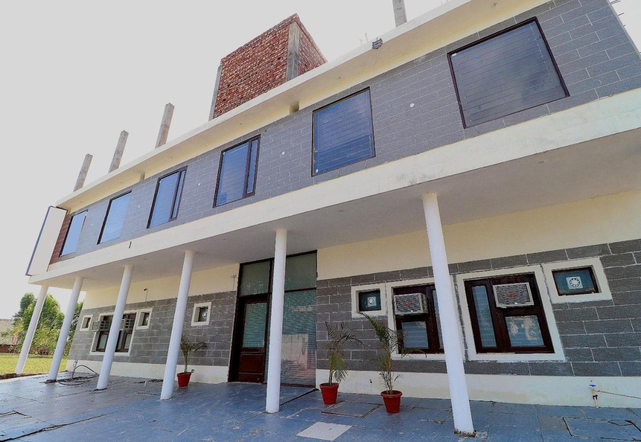 Oyo 24122 Hotel Sharnam Kharar Buitenkant foto
