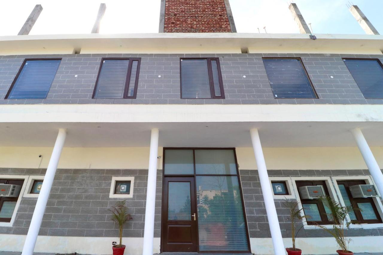 Oyo 24122 Hotel Sharnam Kharar Buitenkant foto