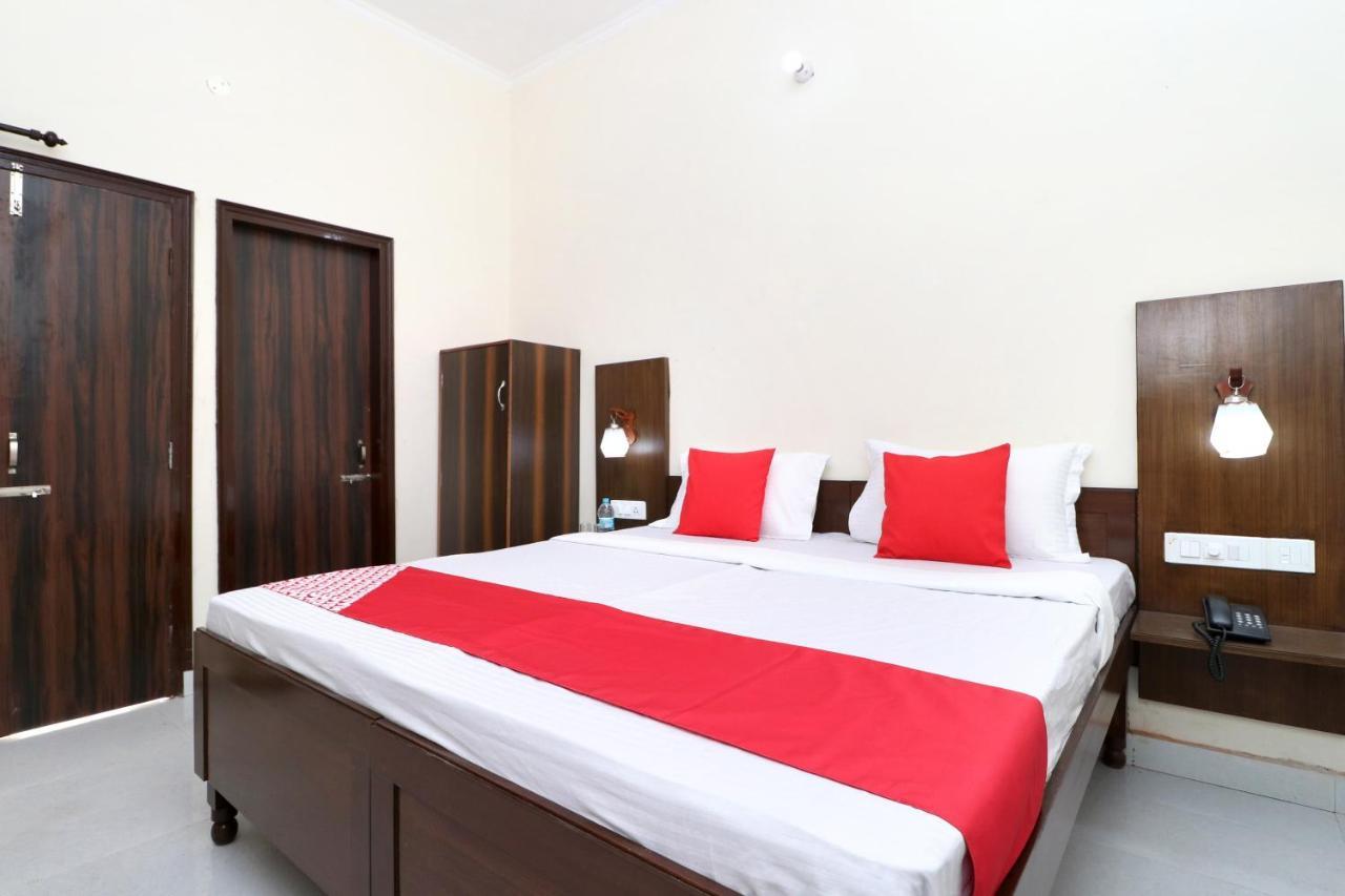 Oyo 24122 Hotel Sharnam Kharar Buitenkant foto
