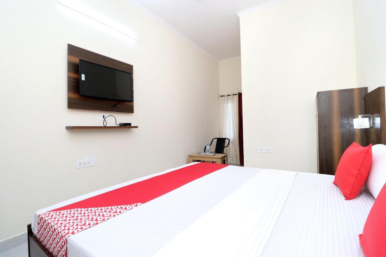 Oyo 24122 Hotel Sharnam Kharar Buitenkant foto