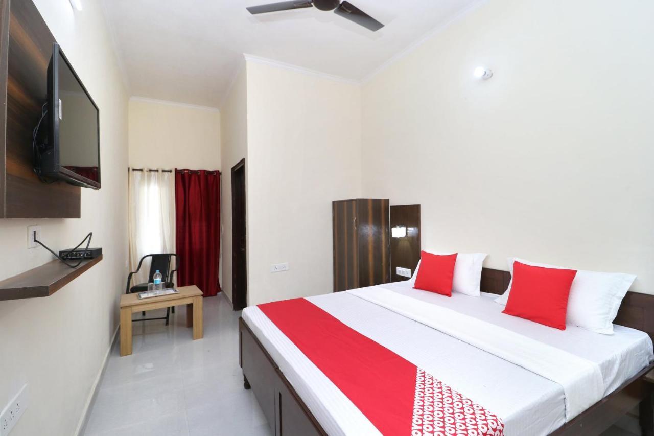 Oyo 24122 Hotel Sharnam Kharar Buitenkant foto