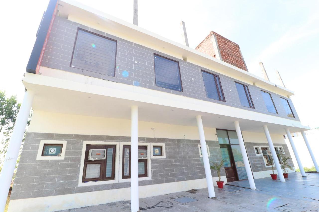Oyo 24122 Hotel Sharnam Kharar Buitenkant foto