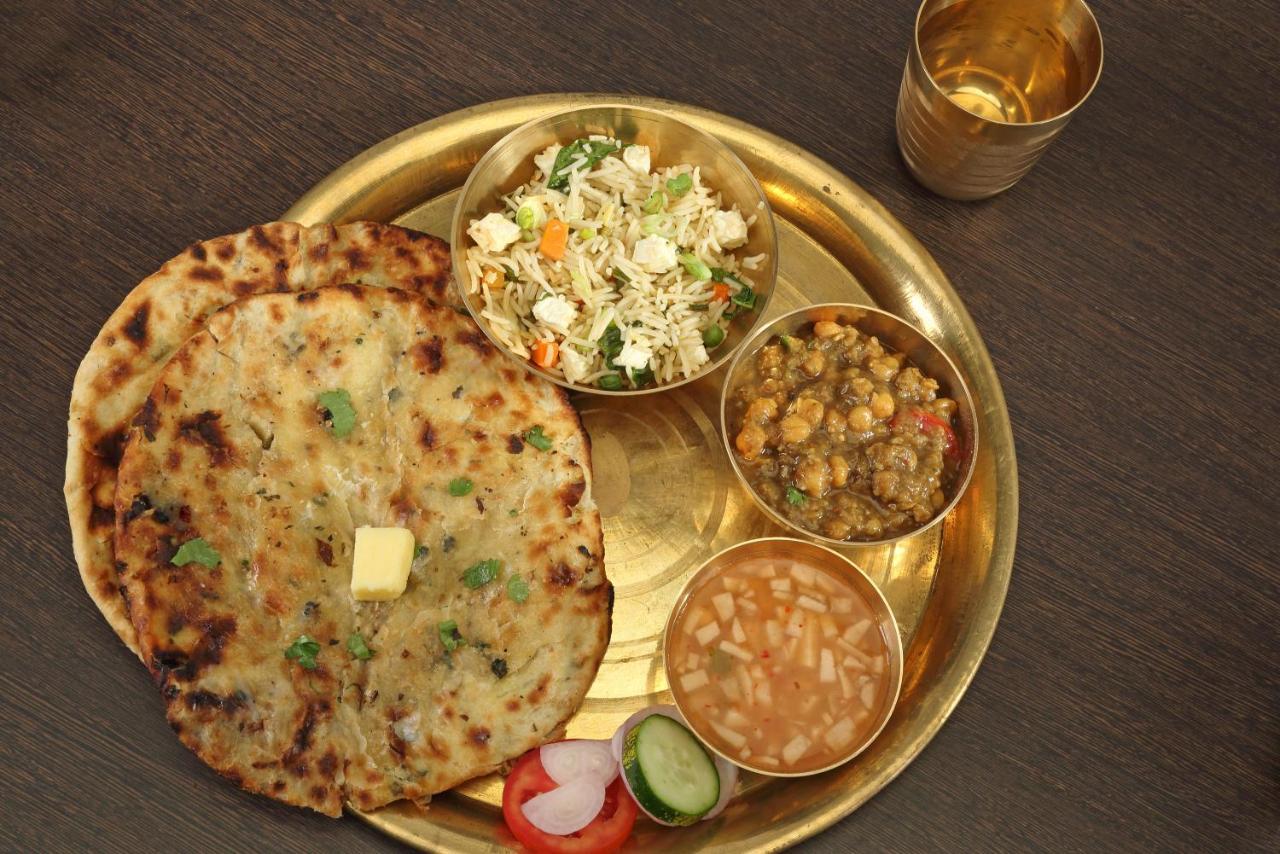 Oyo 24122 Hotel Sharnam Kharar Buitenkant foto
